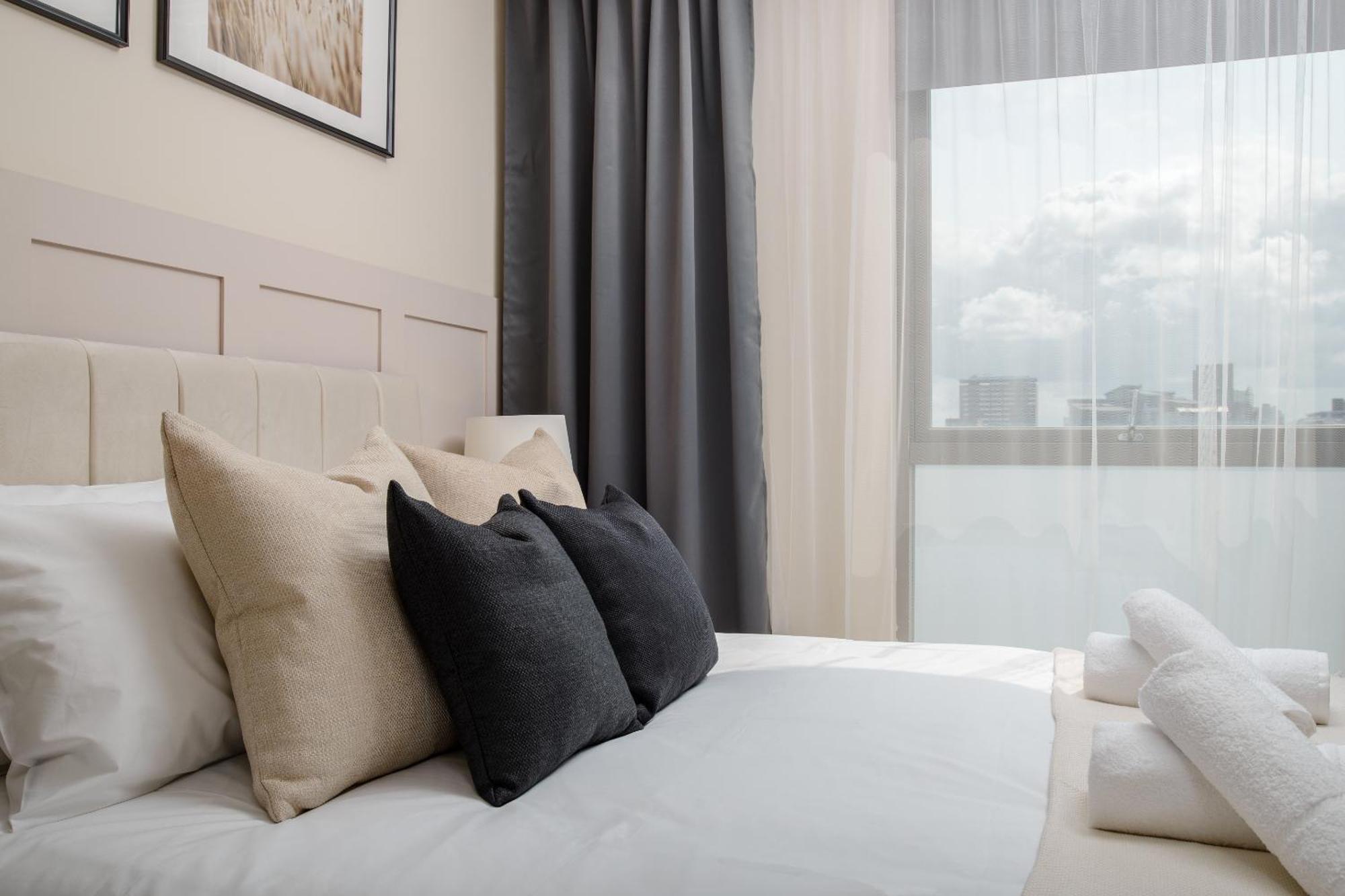 Premium Apartment - Allocated Parking - Great Location Plymouth Room photo